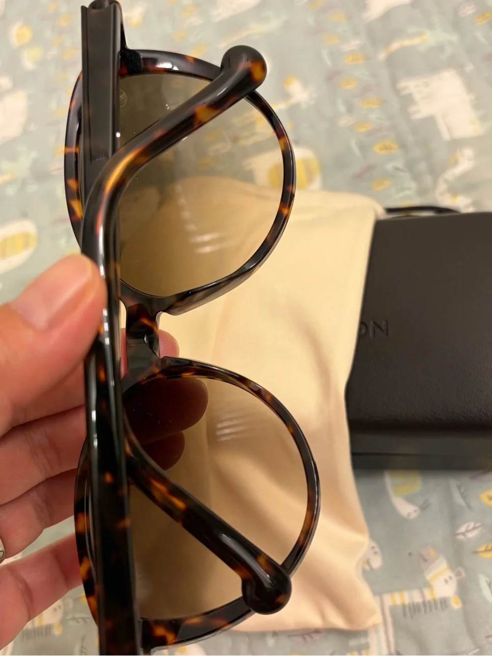 Louis Vuitton Sunglasses (PRICE FIRM)